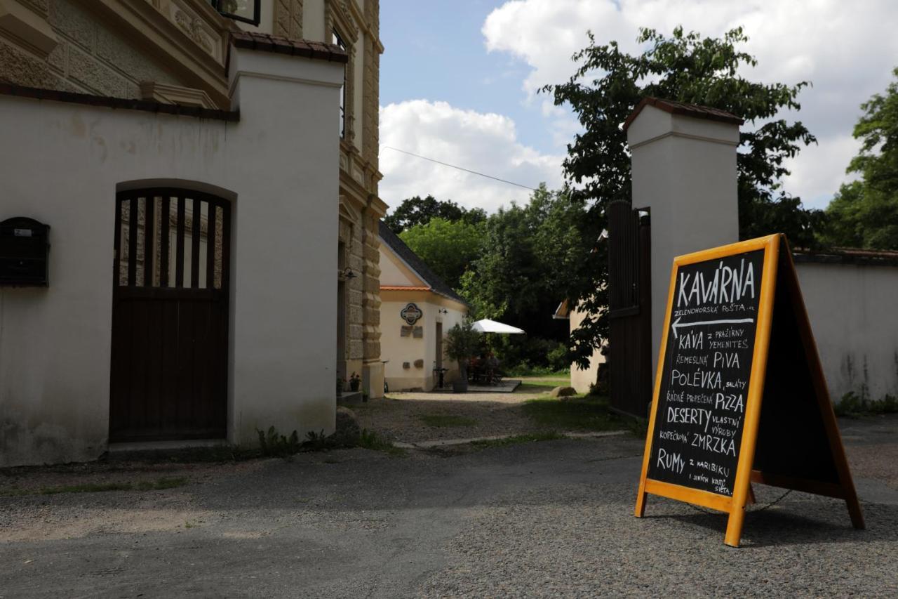 Historicke Apartmany Zelenohorska Posta Nepomuk Luaran gambar