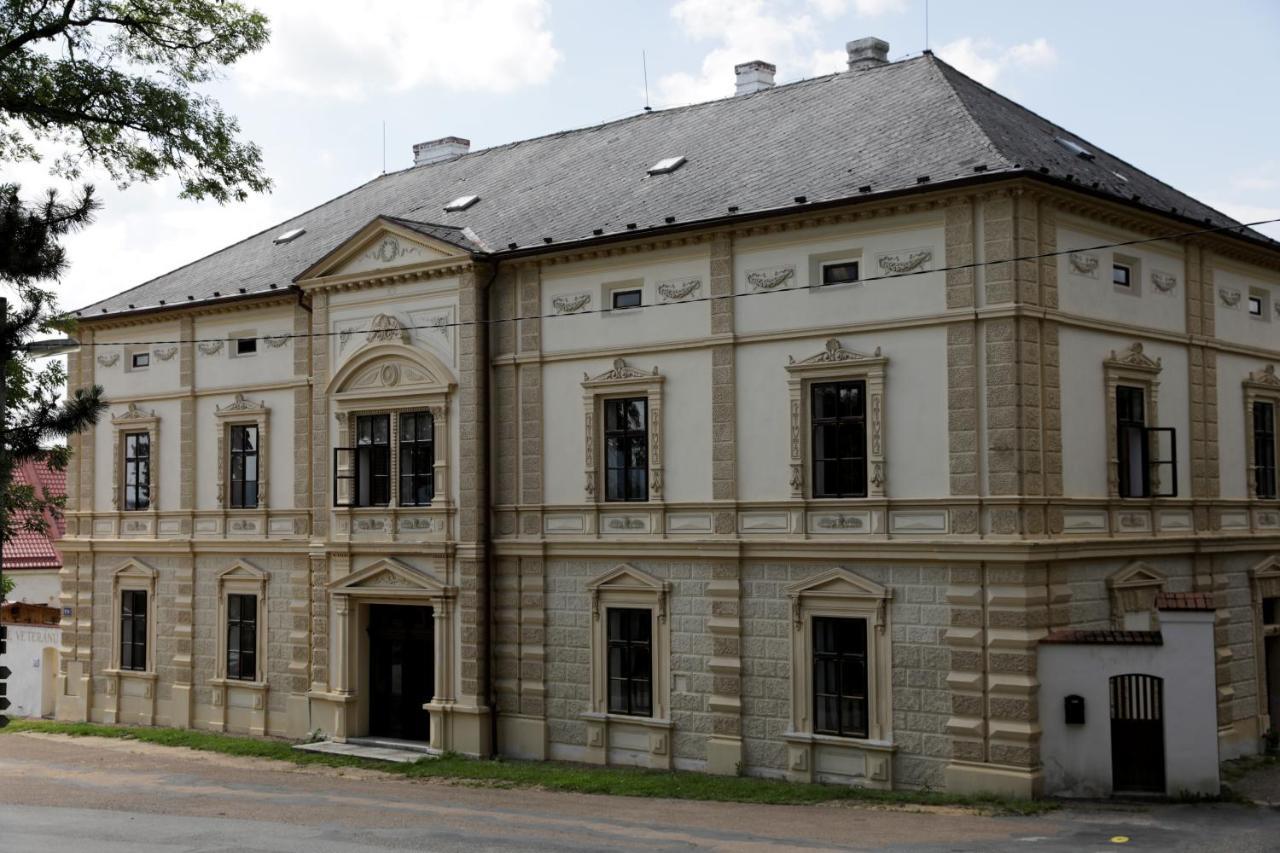 Historicke Apartmany Zelenohorska Posta Nepomuk Luaran gambar