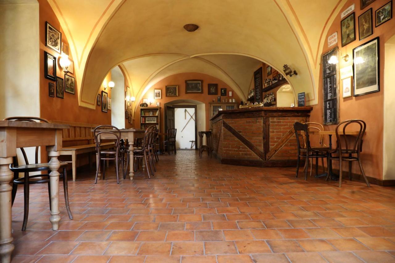 Historicke Apartmany Zelenohorska Posta Nepomuk Luaran gambar
