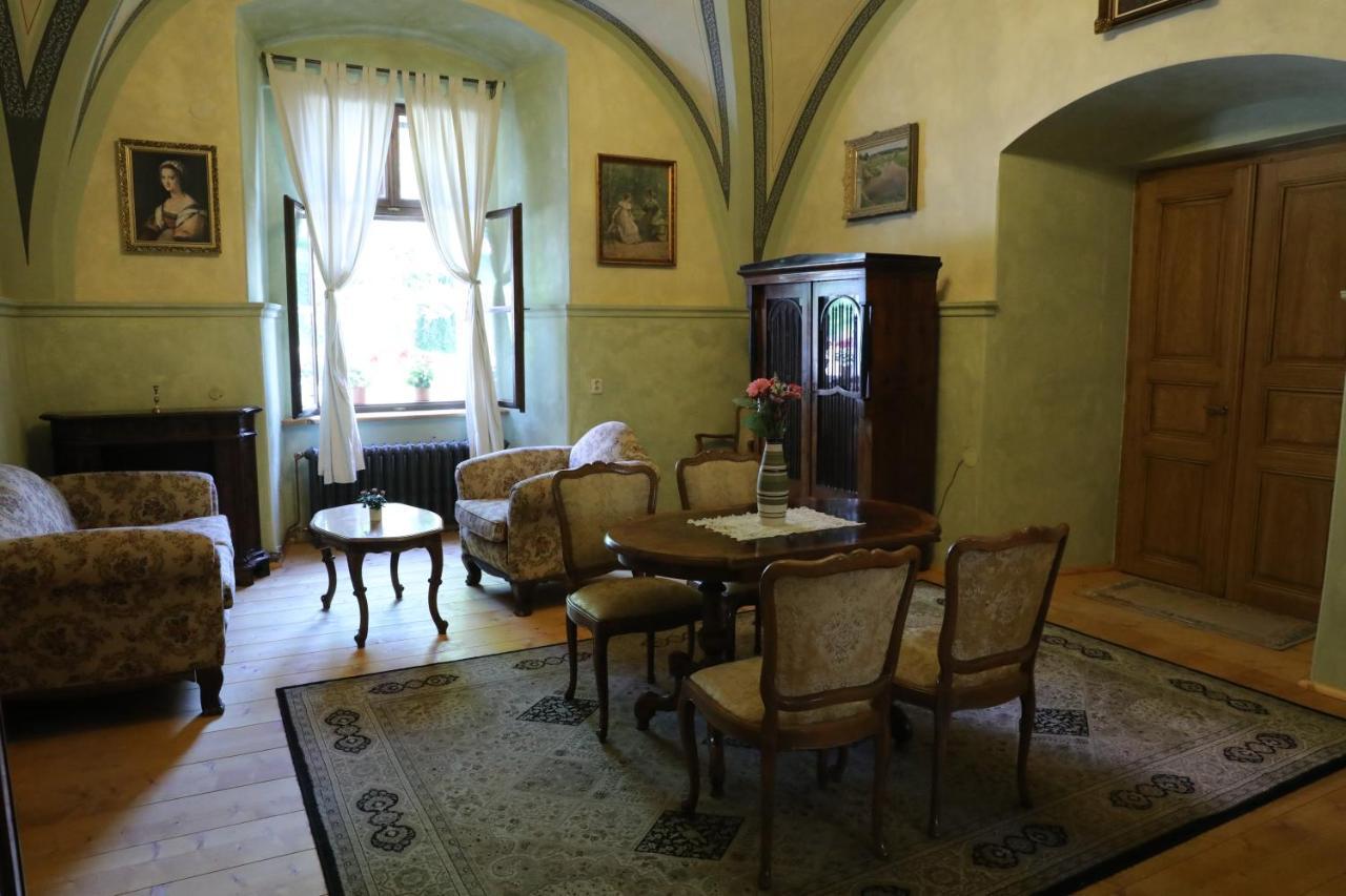 Historicke Apartmany Zelenohorska Posta Nepomuk Luaran gambar