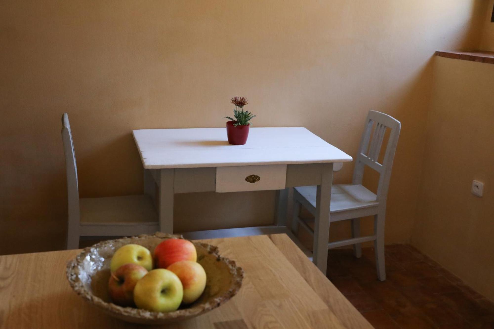 Historicke Apartmany Zelenohorska Posta Nepomuk Luaran gambar