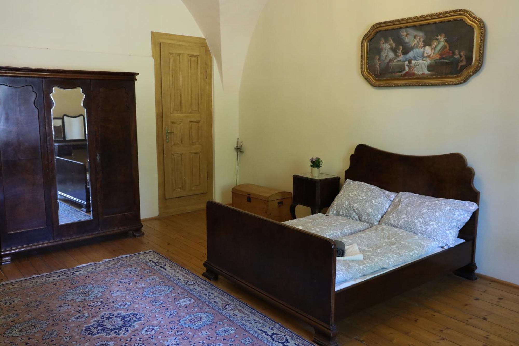 Historicke Apartmany Zelenohorska Posta Nepomuk Luaran gambar